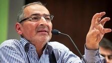 صادق زیباکلام مقابل حسینیه ارشاد آفتابی شد