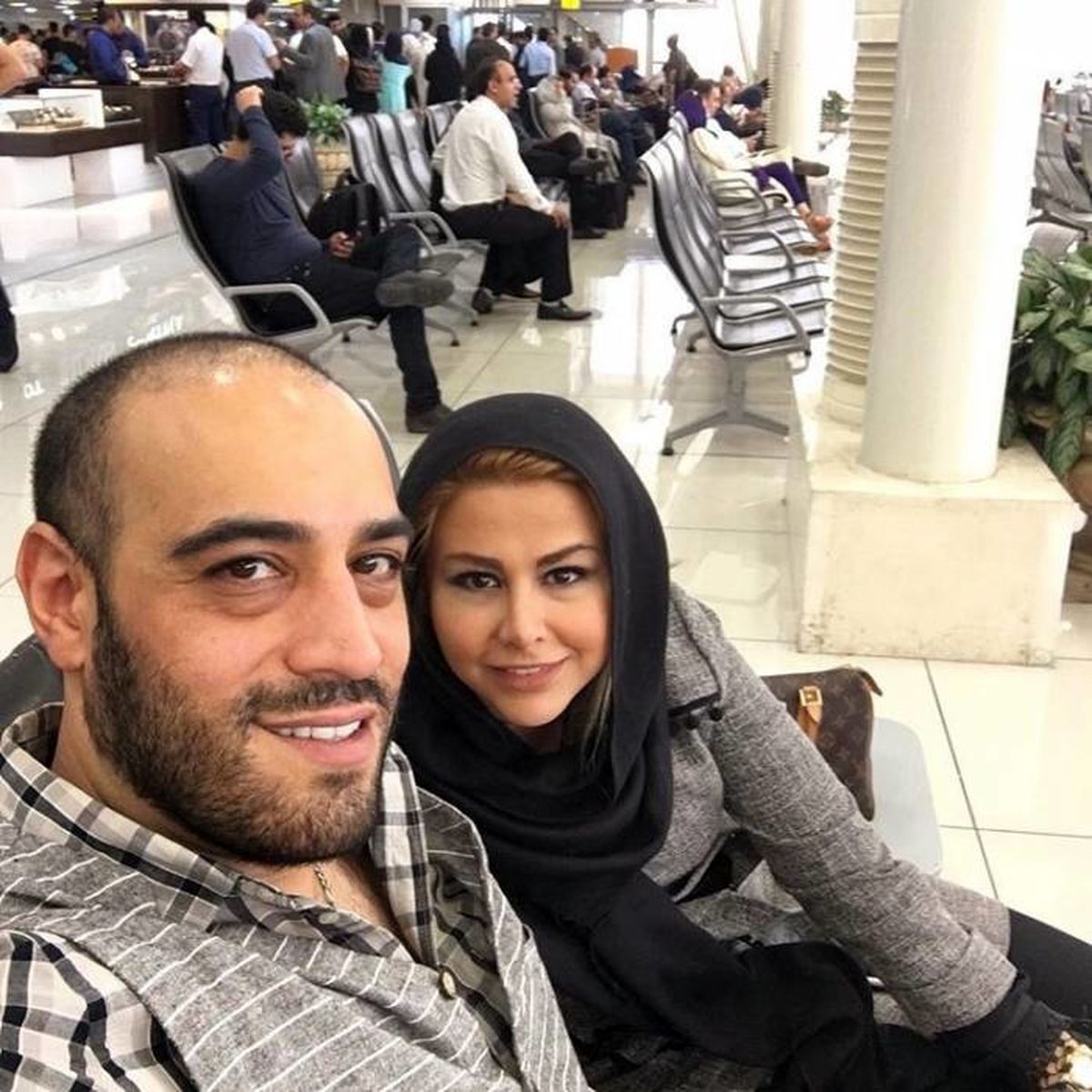 سلفی آسانسوری امیریل ارجمند و همسر بازیگرش
