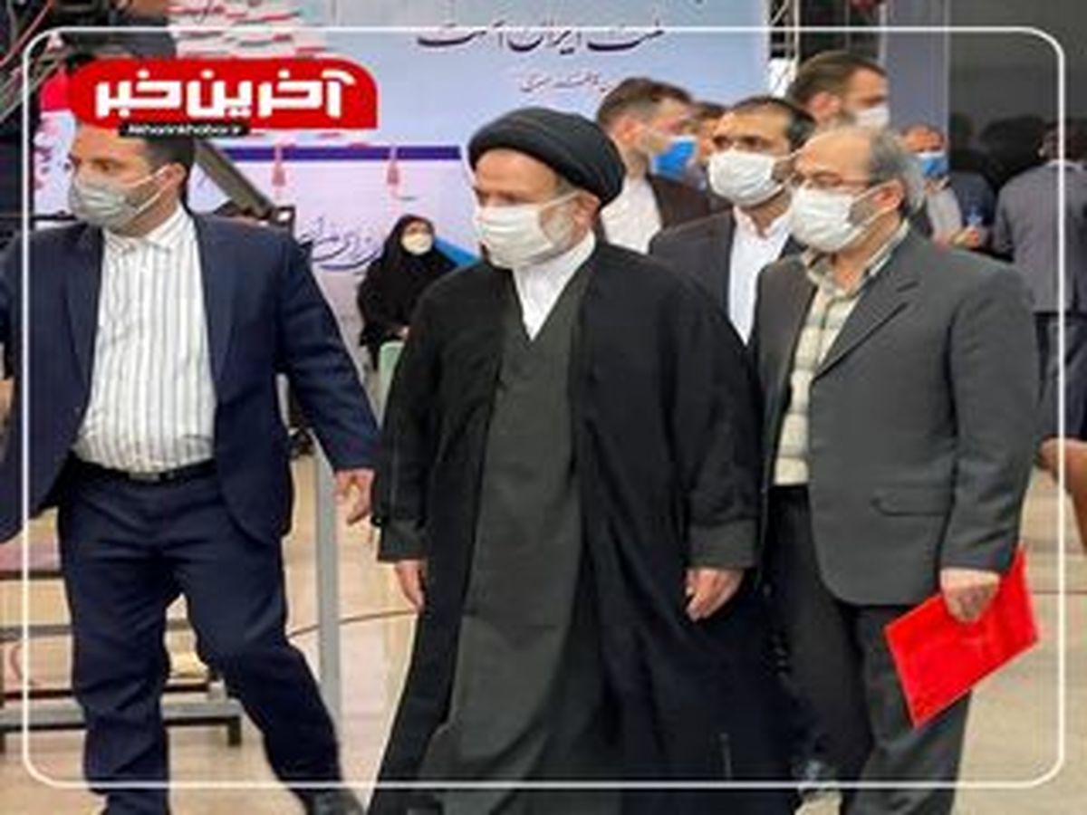 احمدینژاد با خودش درگیر است