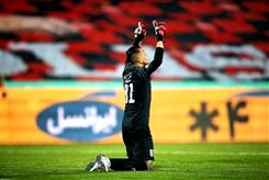 حامد لک در نقش گل‌ساز پرسپولیس!(عکس)