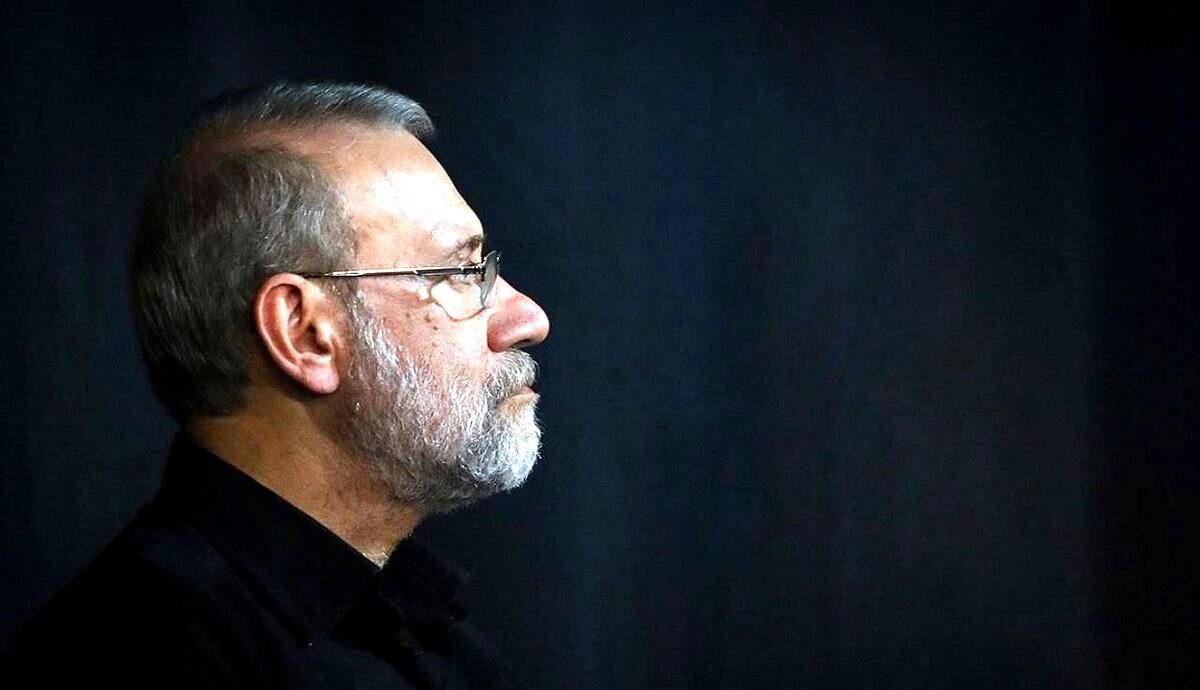 سینه زنی علی لاریجانی در بیت آیت الله نوری همدانی و آیت الله شهرستانی + عکس