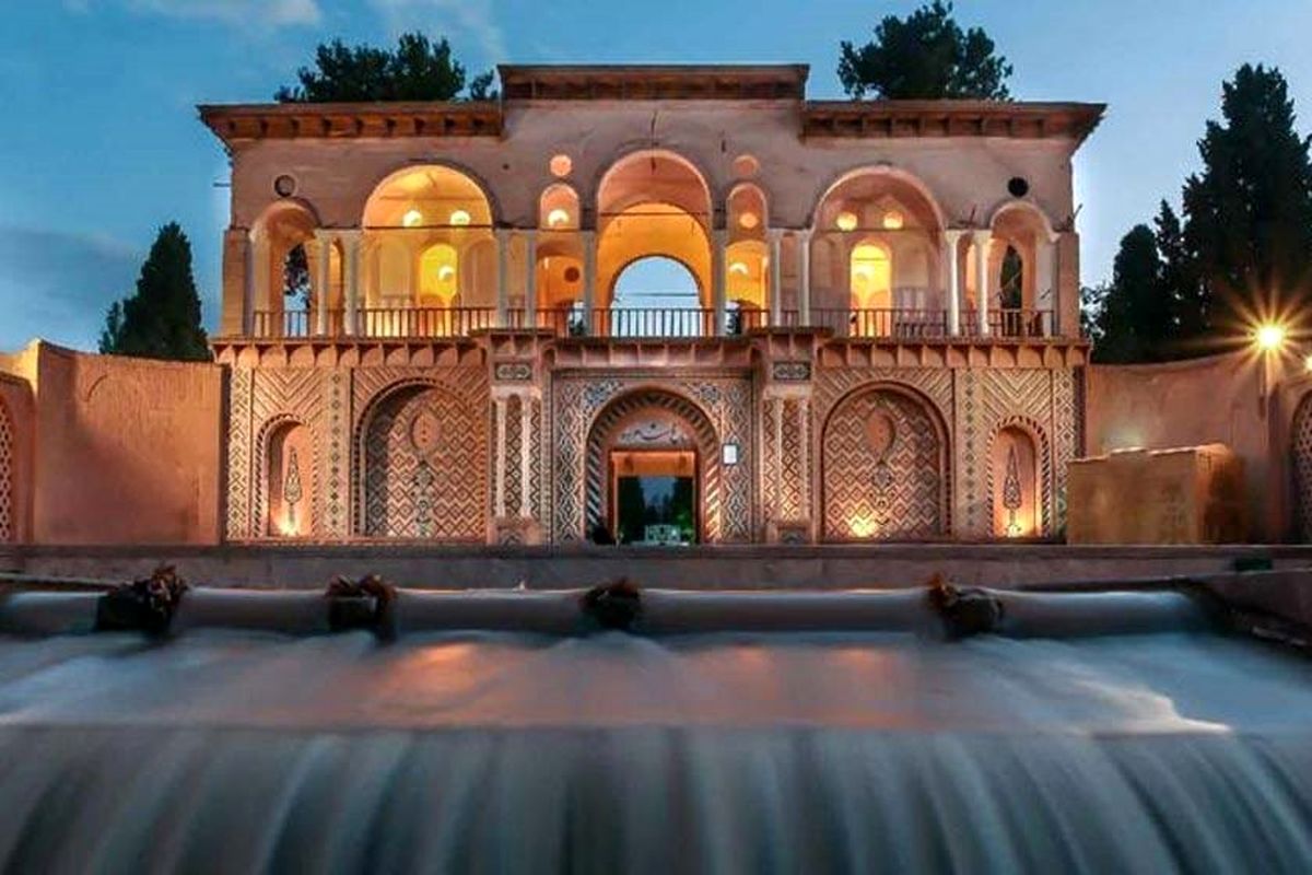 شازده ماهان باغی در دل کویر
