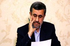 ژست دهه شصتی احمدی نژاد همراه با دوستانش در خوابگاه دانشگاه+عکس