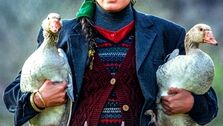 الناز شاکردوست از خواهر و برادر خود رونمایی کرد + فیلم