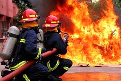 ساختمان شهرداری این شهر با برخورد صاعقه خاکستر شد + فیلم