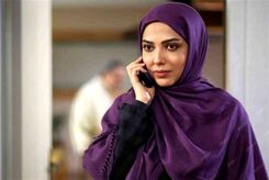 سلفی لیلا اوتادی و قاب عروسکی گوشی لاکچر‌ی‌اش + عکس