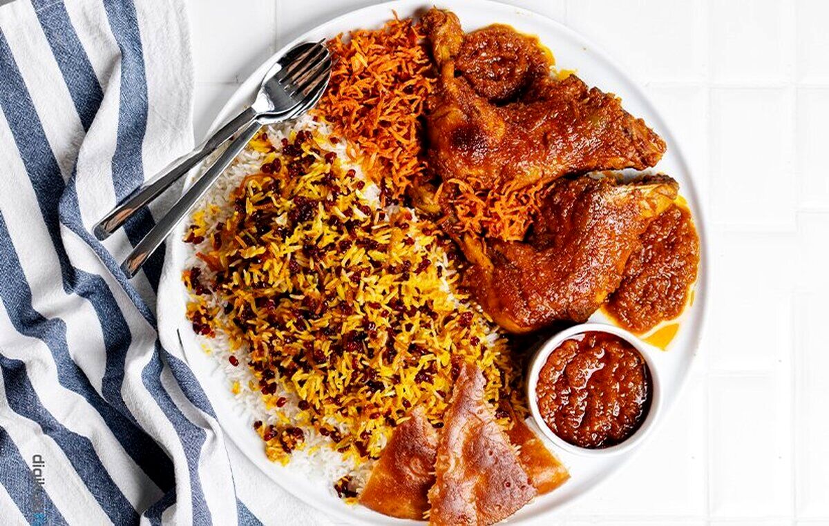 طرز تهیه مرغ مجلسی با سس زرشک و انار