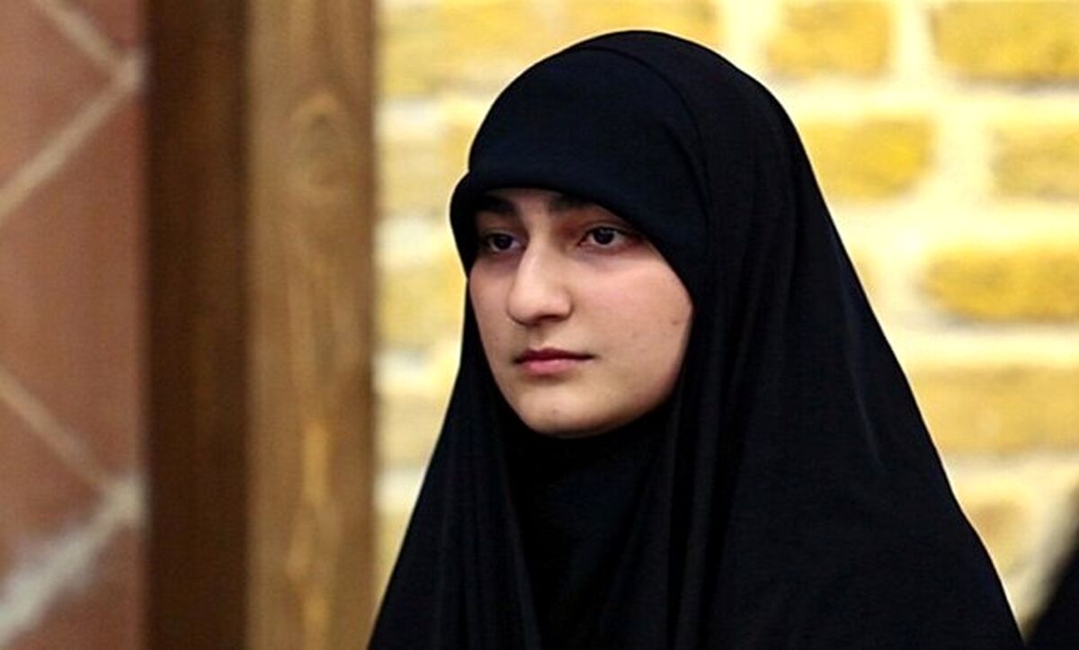 قابی از سردار سلامی و زینب سلیمانی در مصلای کرمان