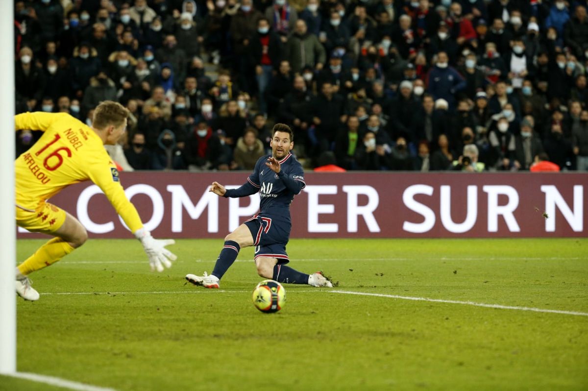 مسی هر چه زد به در بسته خورد (عکس)