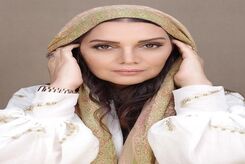 صحنه ای تلخ از الهام پاوه نژاد در زیر تابوت مادرش+ عکس