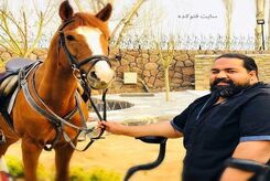 شوخی کادر پرواز با رضا صادقی در داخل هواپیما