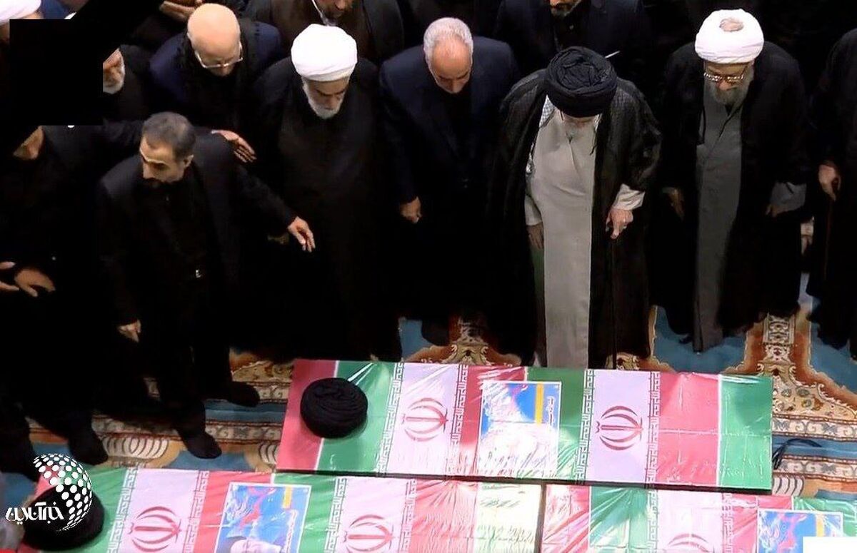 لحظه‌ای از نماز امروز رهبری که اشک مردم را درآورد + فیلم