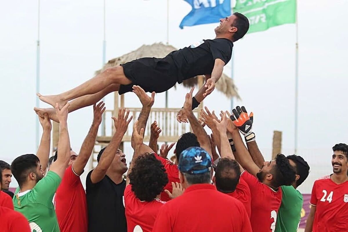 خداحافظی داور خوزستانی روی دست ملی‌پوشان(عکس) 
