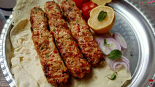 طرز تهیه کباب کوبیده؛ راز نریختن از سیخ