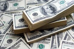 سه پیش‌بینی متفاوت از قیمت دلار