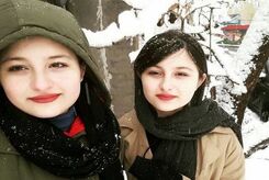 قلیان کشیدن سارا و نیکا در جمع پسرها!