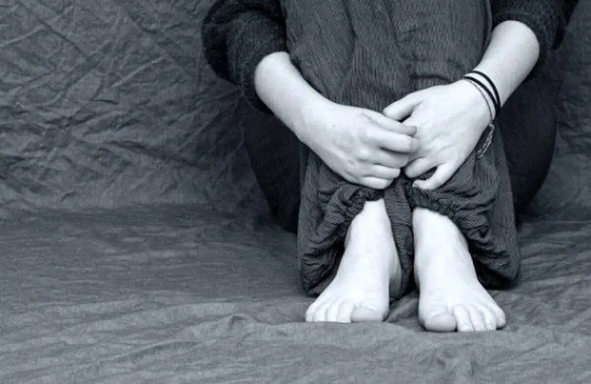 دست درازی وحشتناک زنان بی‌پناه در کارگاه تولیدی؛ راز فیلم های سیاه در حمام 