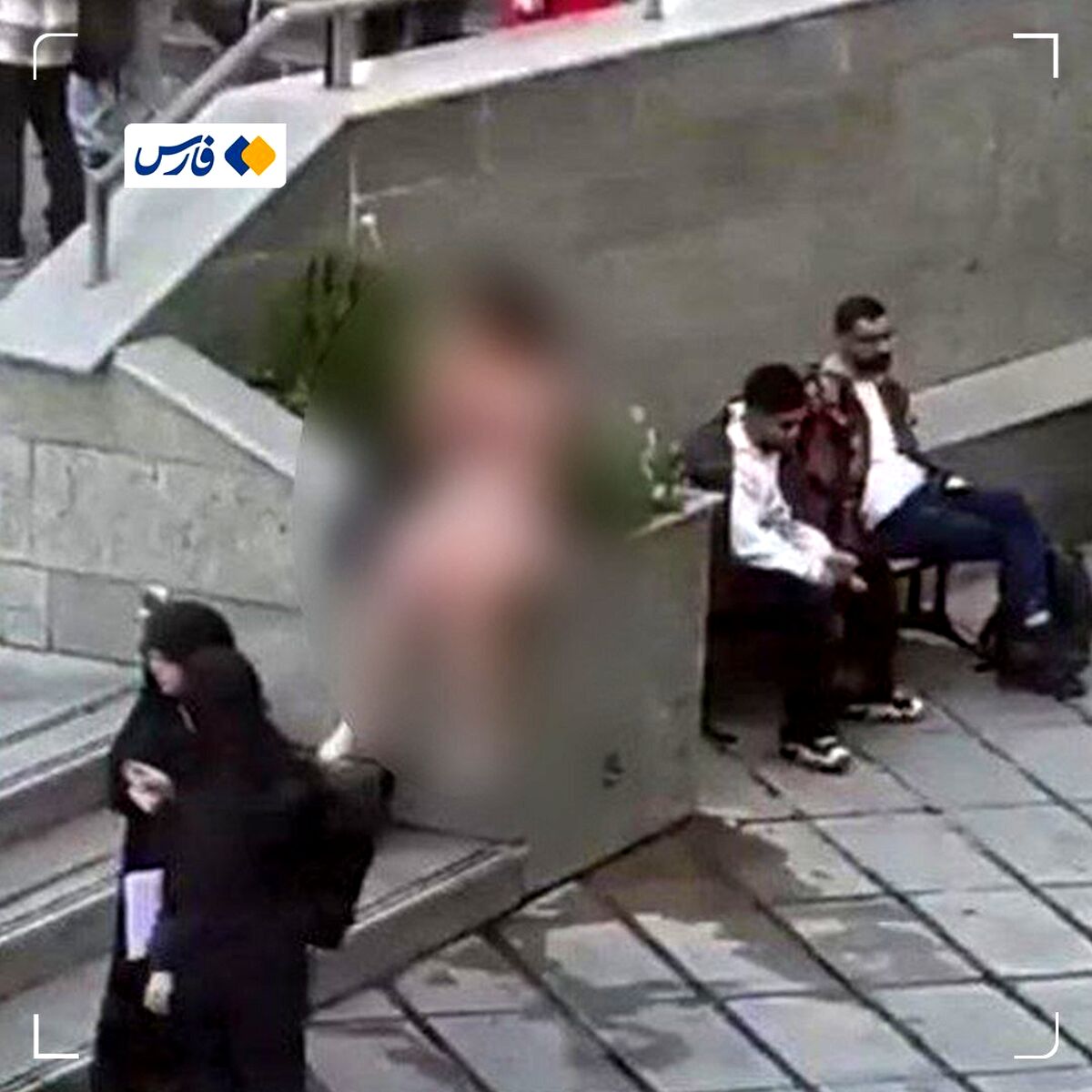 عکس جنجالی یک دانشجو مقابل دانشگاه+فیلم