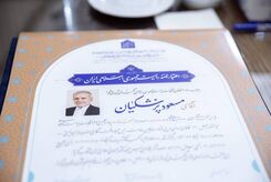 تصاویر امضای اعتبارنامه پزشکیان توسط آیت‌الله جنتی