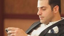 علی ضیا و فرارش از دادن کادوی ولنتاین!+عکس
