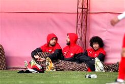 توریستهای ساکن اوین با کیت پرسپولیس (عکس
 