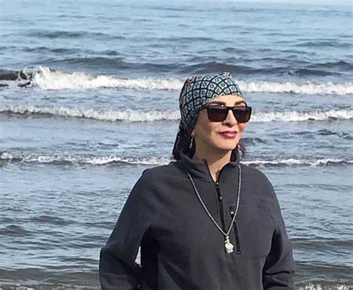 تیپ خاص و شل حجابی افسانه بایگان در آرامگاه کوروش| تیپ زیبای خانم بازیگر