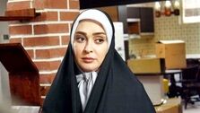 تیپ سرخ‌آبی الهام حمیدی در ماشین لاکچری‌اش + عکس