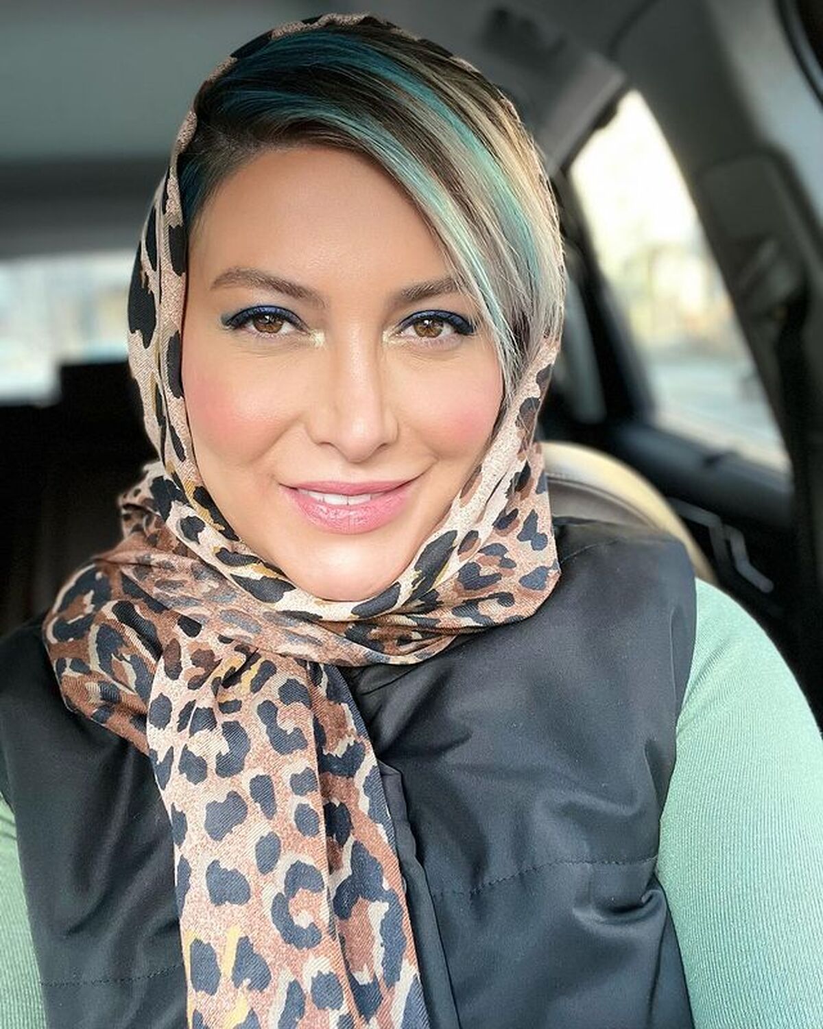 سلفی آینه ای «فریبا نادری»