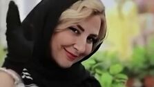 چهره غمناک مرجانه گلچین | مرجانه گلچین سر خاک خواهرش