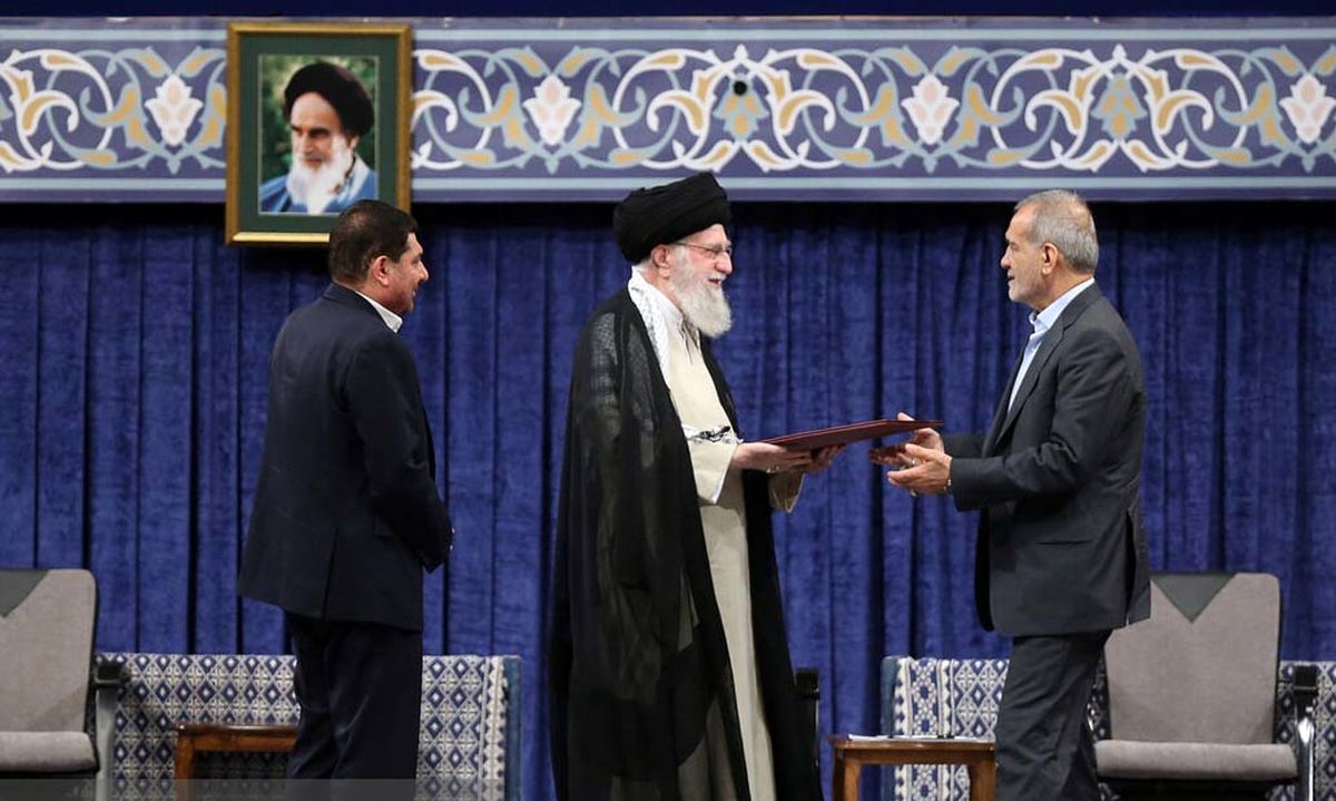 حاشیه‌های مراسم تنفیذ پزشکیان را ببینید