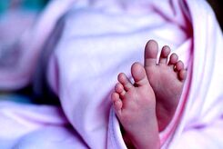 دو نوزاد دوقلو زنده کفن شدند! + جزئیات