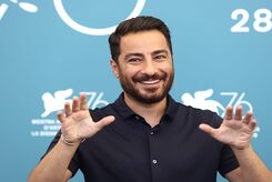 جنجال لباس زنانه نوید محمدزاده در مهمانی! | عکس نوید محمدزاده