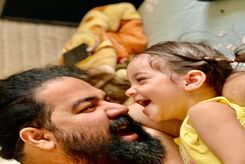 دانلود آهنگ رضا صادقی عاشقی یعنی