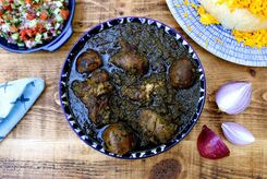 طرز تهیه خورش قورمه سبزی با گوشت قلقلی